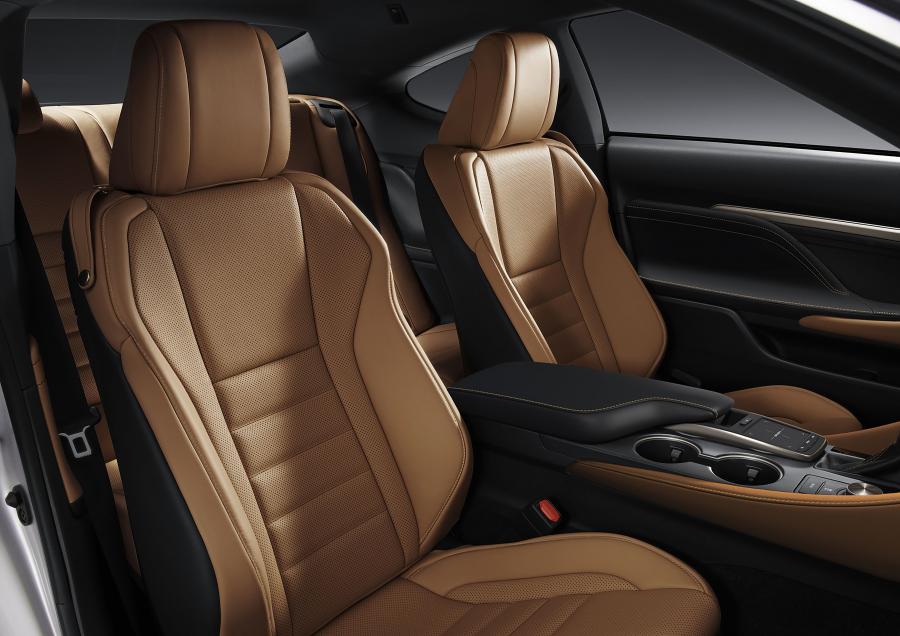Интерьер Lexus RC300 2018 года  (NA) (фото 3 из 8)